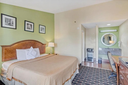 Savannah Garden Hotel image 17