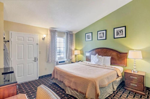 Savannah Garden Hotel image 22
