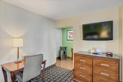 Savannah Garden Hotel image 32