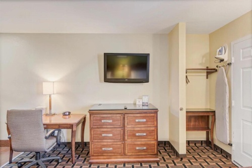 Savannah Garden Hotel image 33